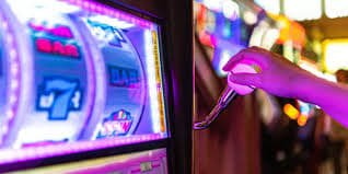 Jewels of Prosperity bonus round and free spins feature on fila88 slot